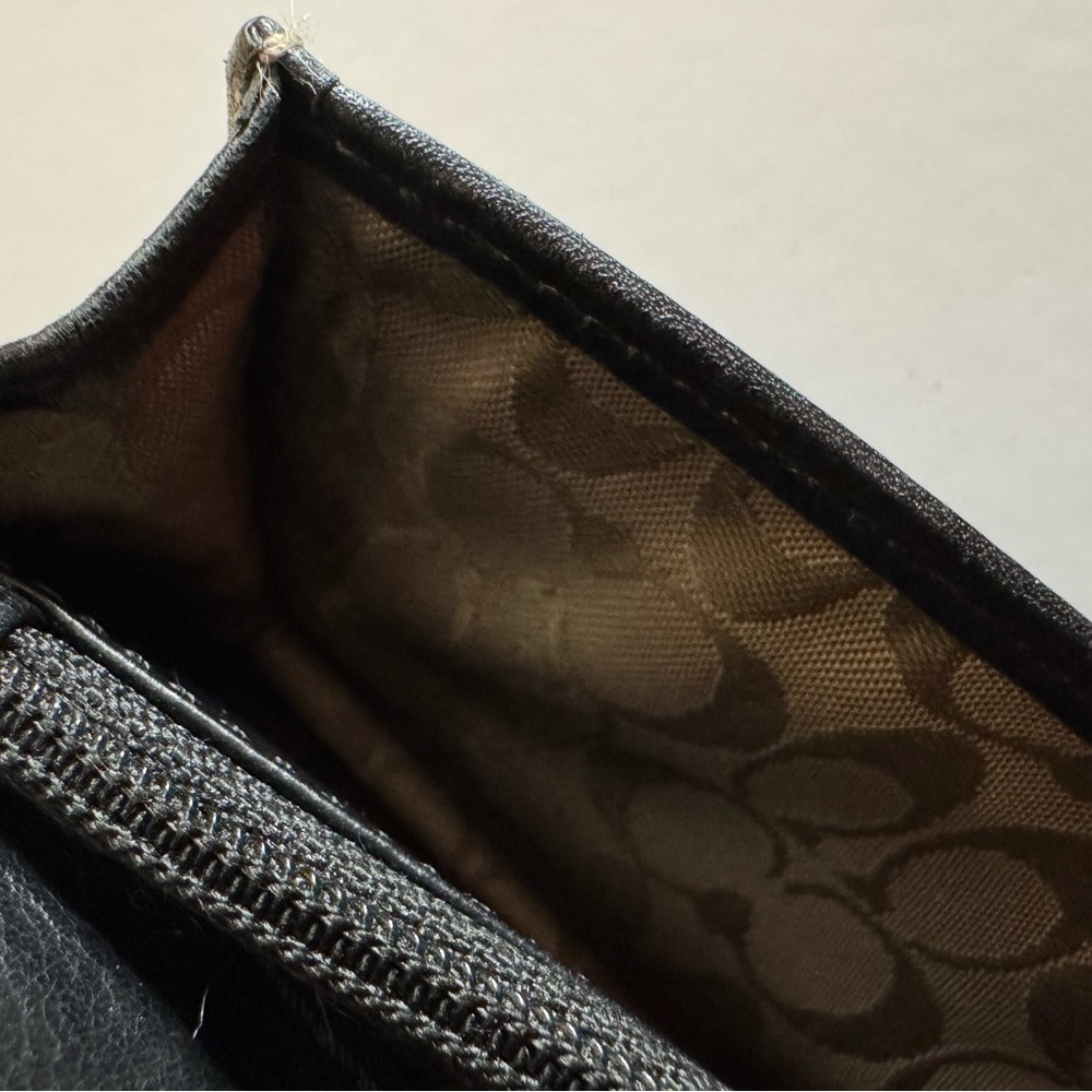 Vintage Coach Hamptons Black Leather Wallet w. White Stitching & Key Ring - Picture 2 of 16
